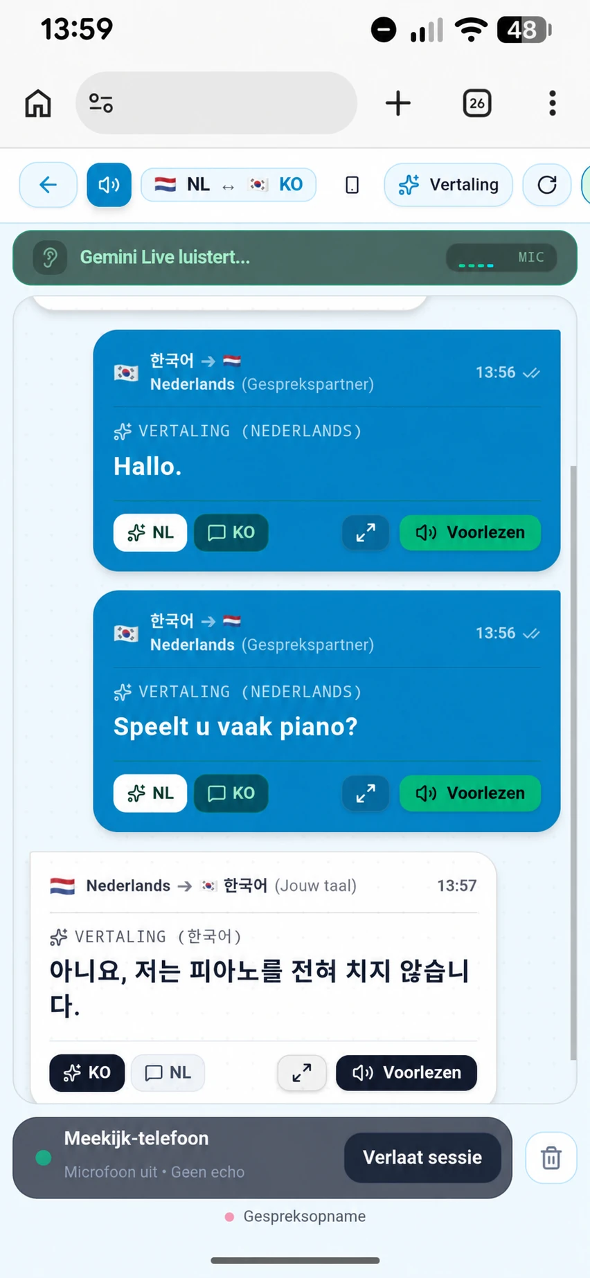 Live Tolkly-gesprek op een meekijktelefoon met luisterstatus en uitgeschakelde microfoon